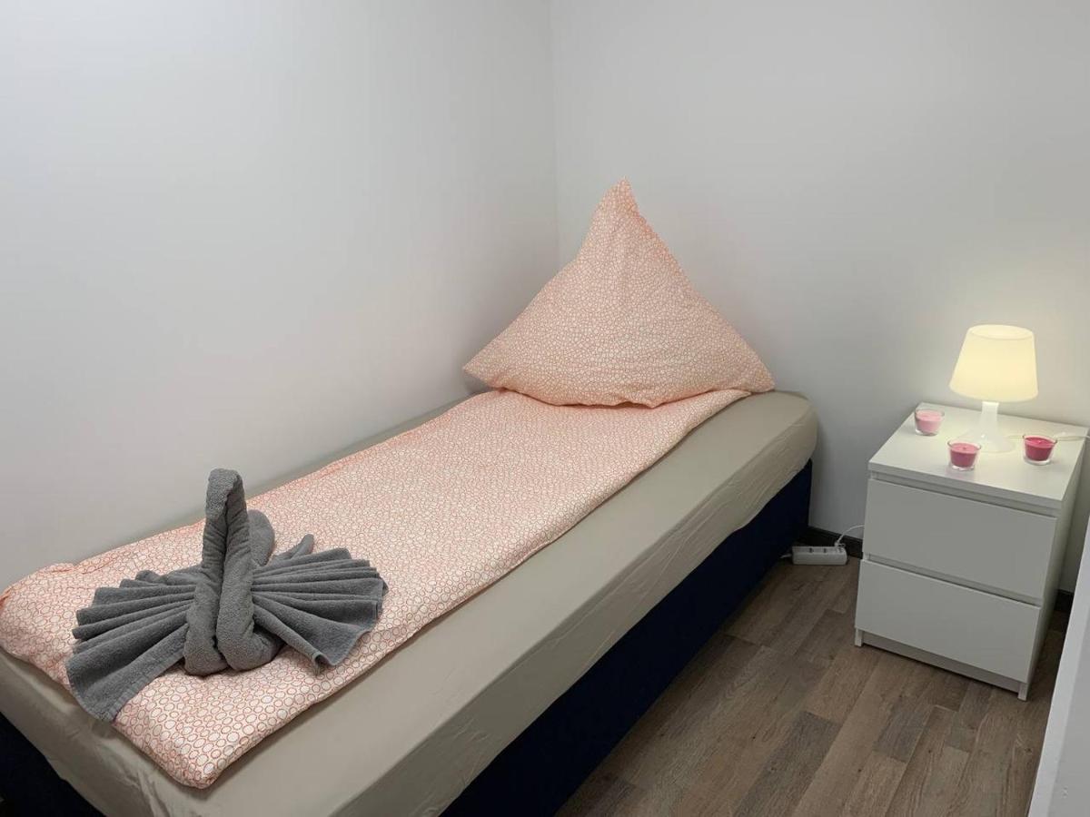 Central Private Rooms In Popular Neighborhood! ケルン エクステリア 写真