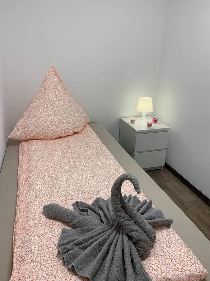 Central Private Rooms In Popular Neighborhood! ケルン エクステリア 写真