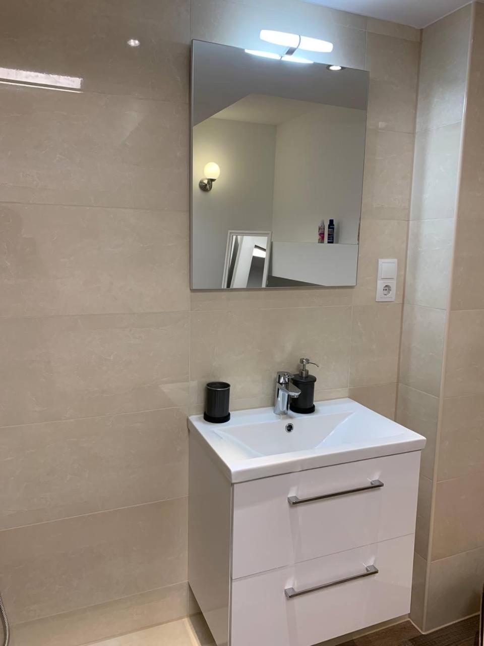 Central Private Rooms In Popular Neighborhood! ケルン エクステリア 写真