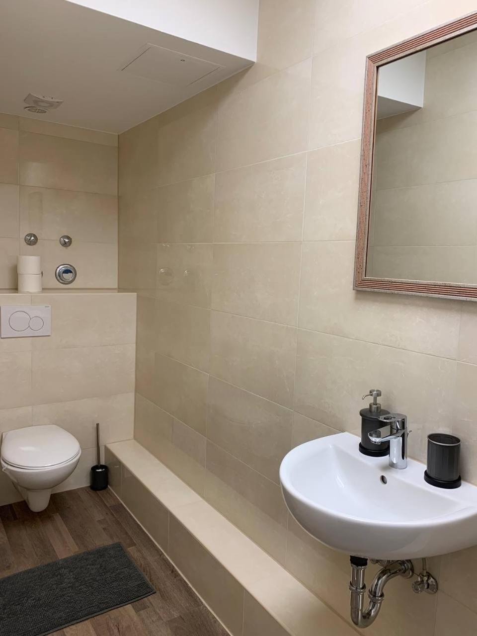 Central Private Rooms In Popular Neighborhood! ケルン エクステリア 写真